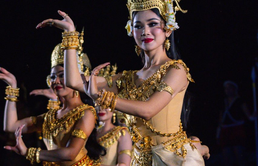Apsara dancing performance